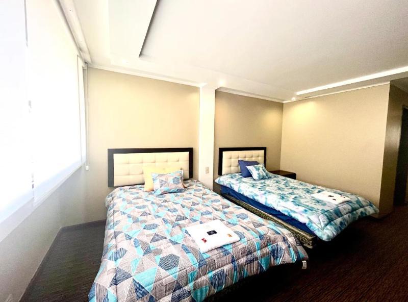Lujosa Habitación en elegante departamento de Quito Exterior foto